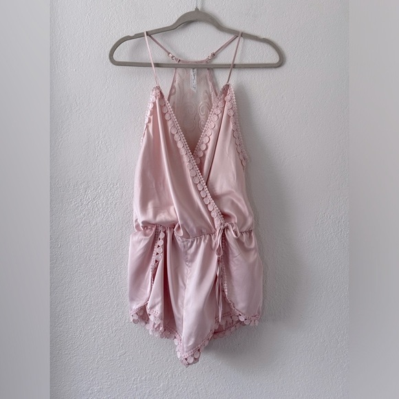 Flora Nikrooz Millie Romper crossover adjustable straps embroidered eyelet trim - Picture 5 of 15